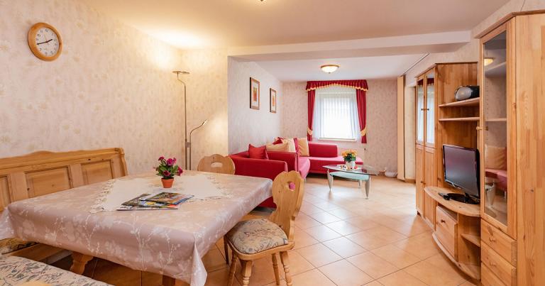 Esstisch im Wohnzimmer